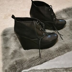Bnwt boots size 9